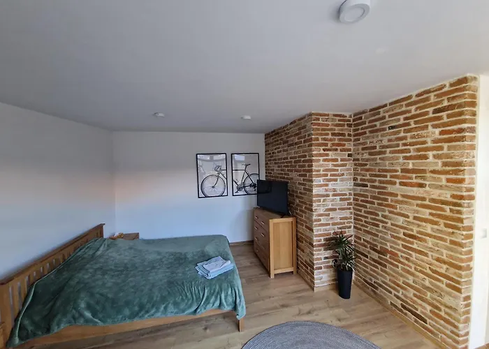 Giro Guest House