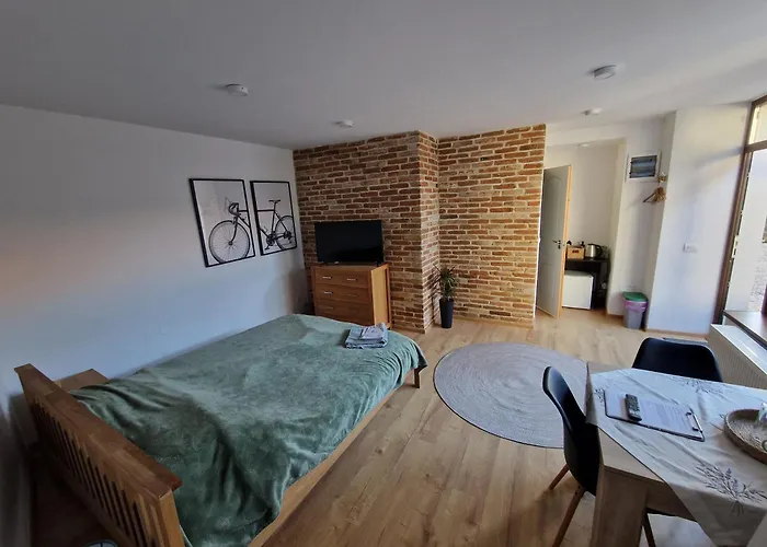 Giro Guest House